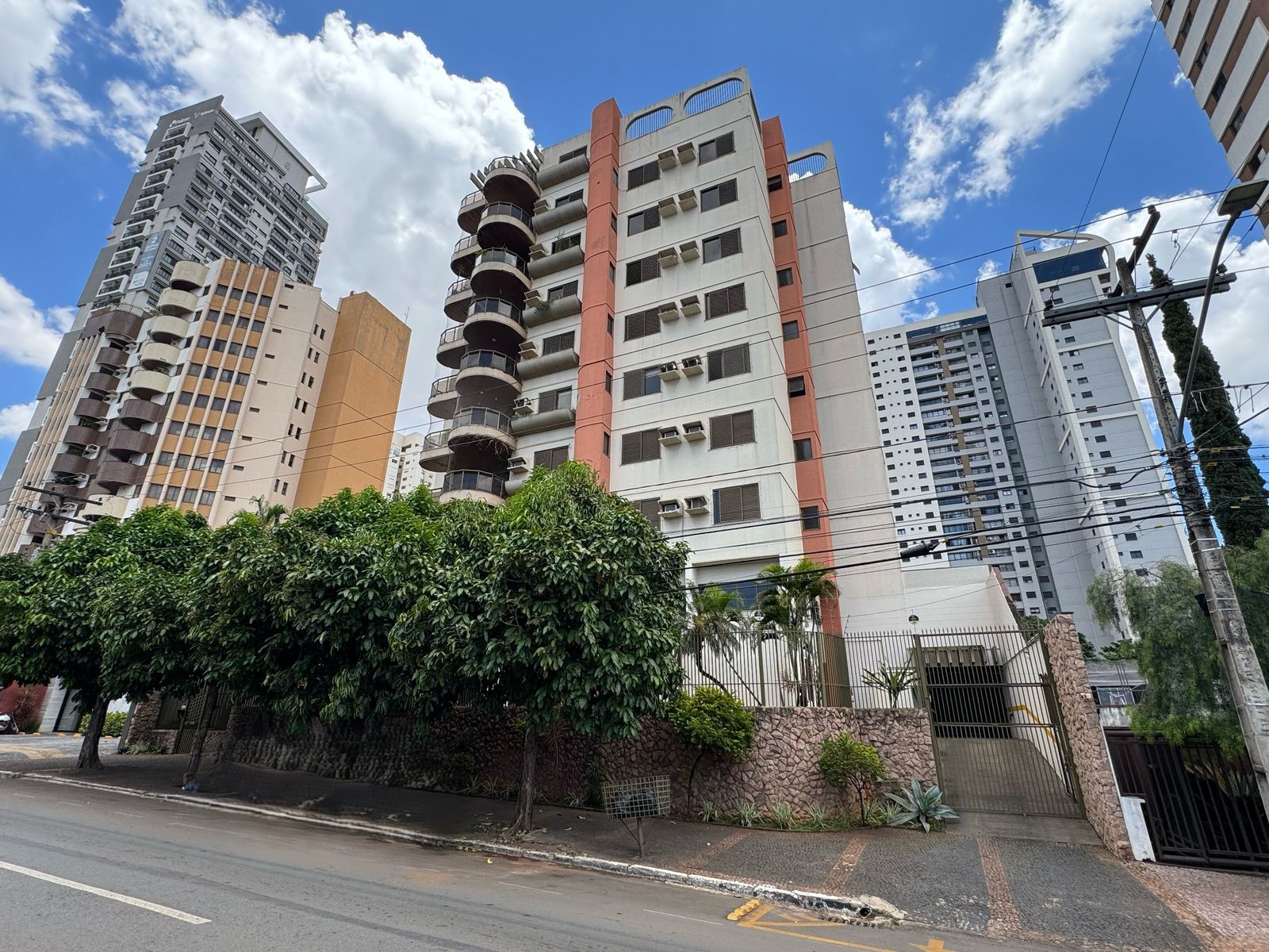 AVENIDA 136 S/N AP 700, EDIFÍCIO ALPHAVILLE - SETOR MARISTA - Goiânia/GO — foto principal